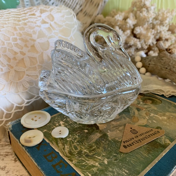 Vintage Crystal Swan Box 🦢 - Picture 4 of 13